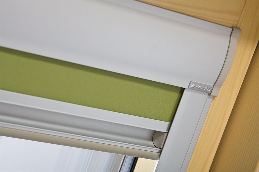 Store pare-soleil pour fenêtre de toit FAKRO, OptiLight et Aron ☀  protection efficace contre la chaleur