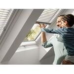 Kunststoff Dachfenster VELUX GLU-B 0061 mit unterem Handgriff und 3-fach Verglasung
