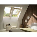 VELUX GLL-B 1061 | wooden, pivot roof window with 3-glazing and bottom handle