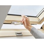 VELUX GLL-B 1061 | wooden, pivot roof window with 3-glazing and bottom handle