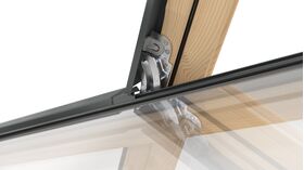 RoofLITE+ TRIO PINE | trä, pivåhängt, trippelglas takfönster