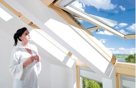 FAKRO FPP-V U5 preSelect | wooden, top hung+pivot roof window with 3-glass and ventilation