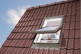 Kunststoff Dachfenster OptiLight TLP Energie im Dach