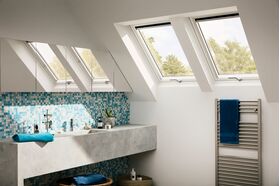 VELUX GLU-B 0061 | everfinish, pivot roof window with 3-glazing and bottom handle