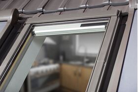FAKRO ARF SOLAR | solar-powered blackout blind for FAKRO roof windows ✓ OptiLight ✓ ARON ✓ ARTENS