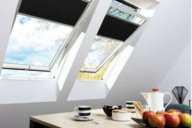 Takfönster FAKRO FTU-V U5 | trä, pivåhängt, trippelglas takfönster med ventilation