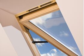 OptiLight VK | trä, topphängt, dubbelglas takfönster med ventilationsspalt