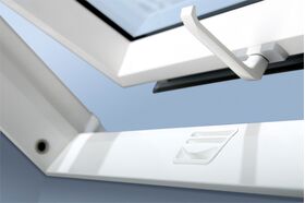 FAKRO PTP-V U5 | Highly energy efficient PVC roof window with triple glazing