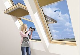 FAKRO FYP-V P2 | trä, hög pivåhängt, säkerhets dubbelglas takfönster med ventilation 