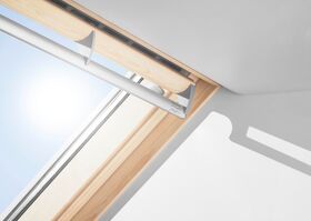 VELUX GGL 3062 | wooden, pivot roof window with 3-glazing and noise reduction