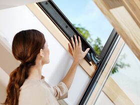 VELUX GGL 3062 INTEGRA | centre pivot electric roof window with safe 3-glazing