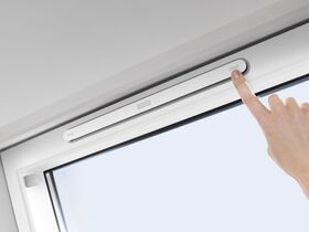 Kunststoff Dachfenster VELUX GLU-B 0061 mit unterem Handgriff und 3-fach Verglasung