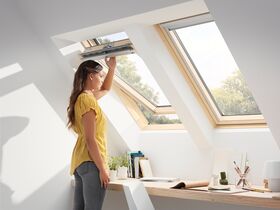 VELUX GZL 1051 | wooden, 2-glass pivot roof window