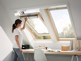 Pivåhängt takfönster VELUX GGL 3070 | säkerhets 2-glas, klarlackat furu