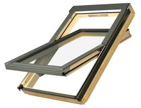 FAKRO FTS-V U2 | wooden, central-pivot, double-glazed roof window with ventilation