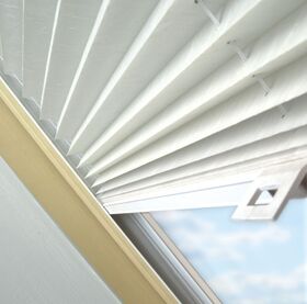 FAKRO APS | pleated blind for FAKRO roof windows ✓ OptiLight ✓ ARON ✓ ARTENS