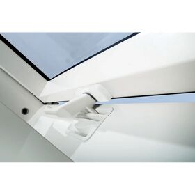 FAKRO PTP-V U4 | PVC roof window with triple glazing and air inlet