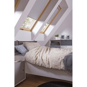 Takfönster FAKRO FTP-V U4 |  trä, pivåhängt, trippelglas takfönster med ventilation