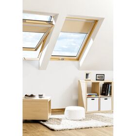 Takfönster FAKRO FTP-V U4 |  trä, pivåhängt, trippelglas takfönster med ventilation