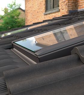 VELUX takfönster GBL 2015 för tak med låg lutning, treglasfönster, vit finish