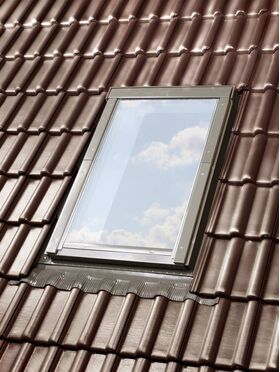 OptiLight B | wooden roof window with double glazing