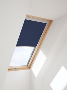 Verdunkelungsrollo für FAKRO Dachfenster in blauer Farbe