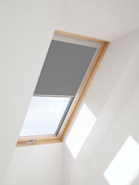 Verdunkelungsrollo für FAKRO Dachfenster in grauer Farbe