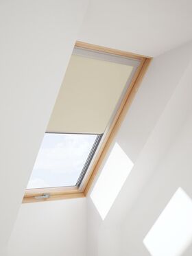 Verdunkelungsrollo für FAKRO Dachfenster in beige Farbe